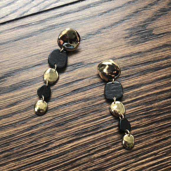 Banana Republic dangle earrings. - Picture 3 of 7